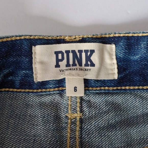 Pink. VS. Stars print jean shorts - Picture 3 of 5